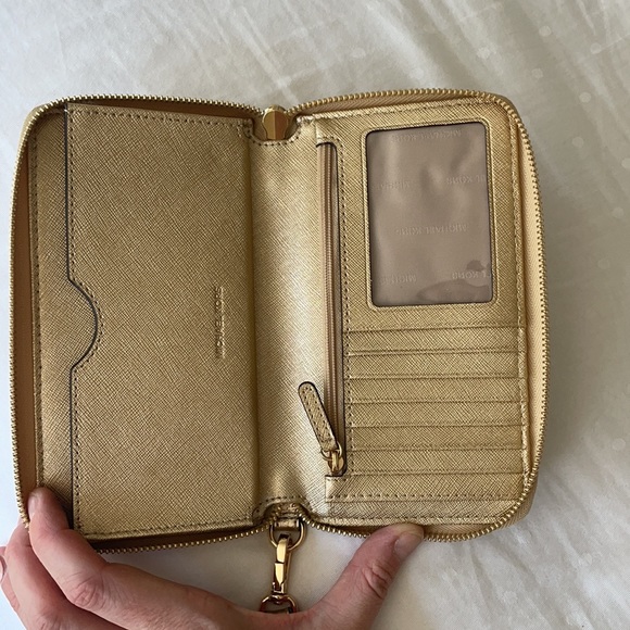 Michael Kors metallic wristlet - Picture 4 of 10